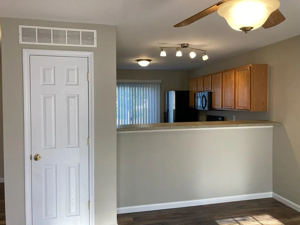 814 Brookmead Dr — Photo 2