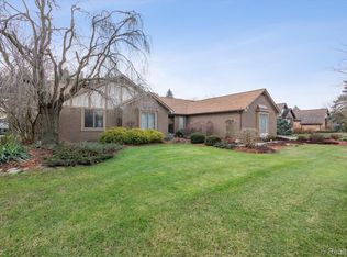 2411 Lassiter Dr, Rochester Hills, MI 48309
