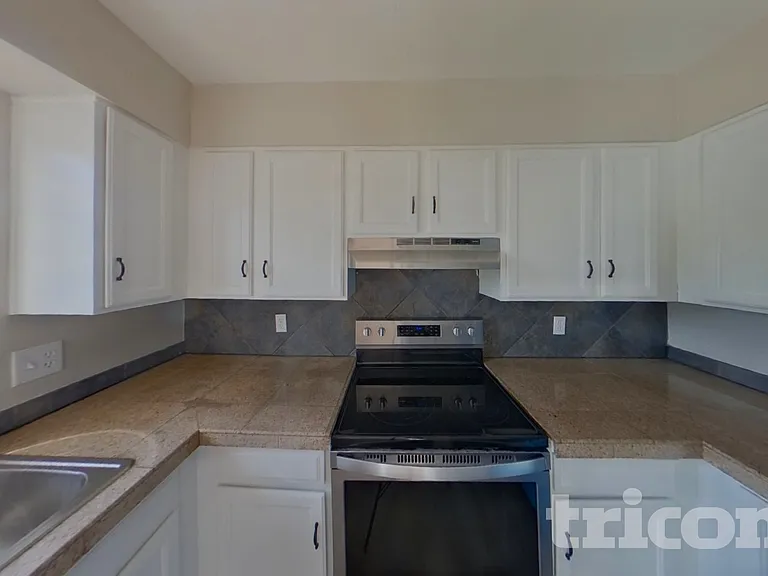 1046 W Nolte Dr — Photo 6