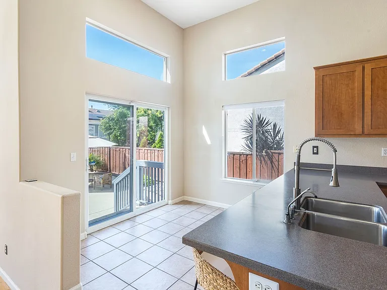 2902 Haddington Ct — Photo 17
