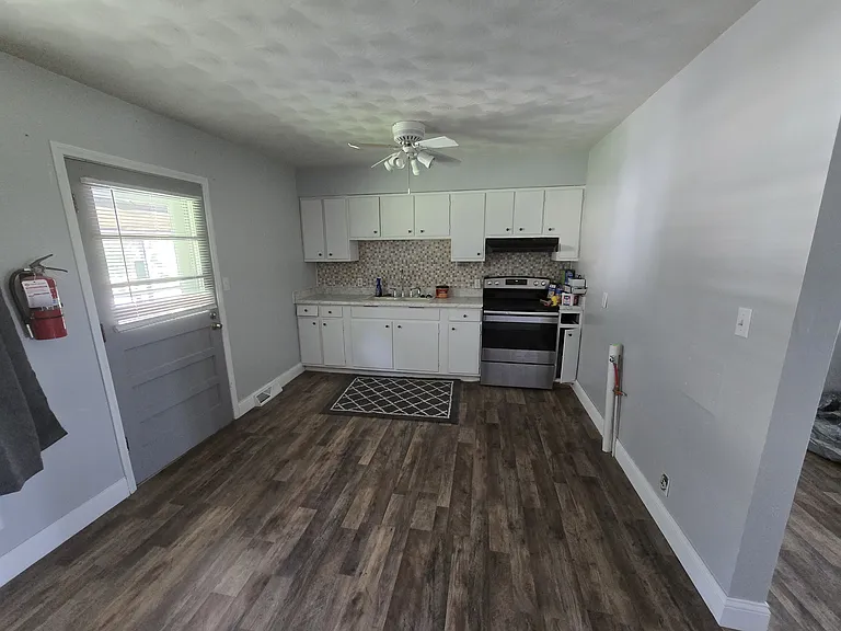 715 W Broadway St — Photo 7