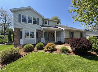 829 Foxfield Rd, Oregon, WI 53575