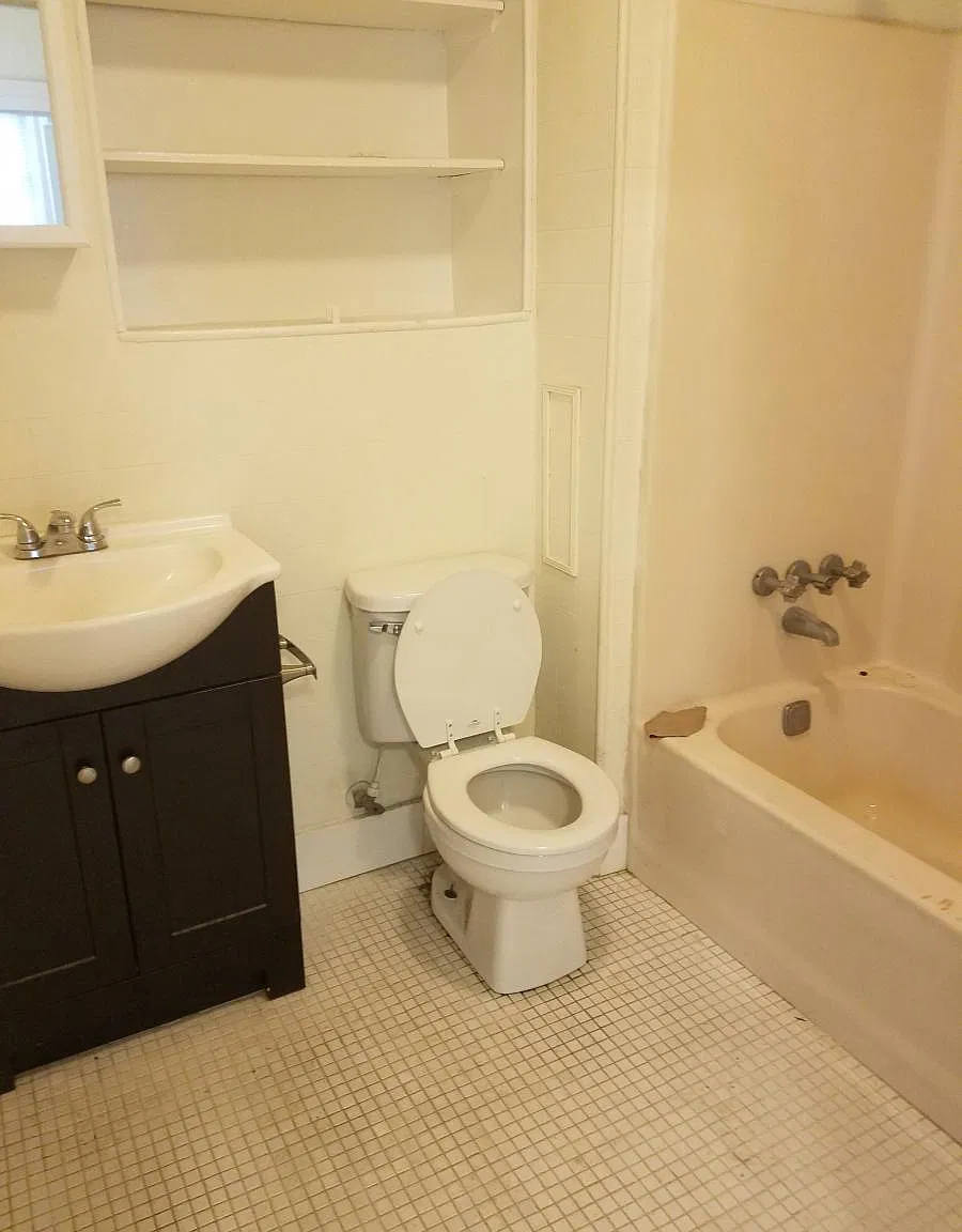 129 S Sycamore Street — Photo 4