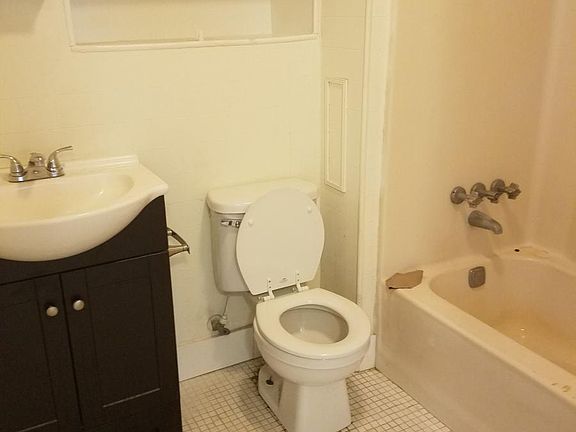 4th image of 129 S Sycamore St APT 6