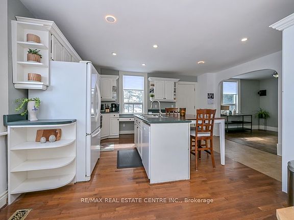 4th image of 347157 Mono Centre Rd E