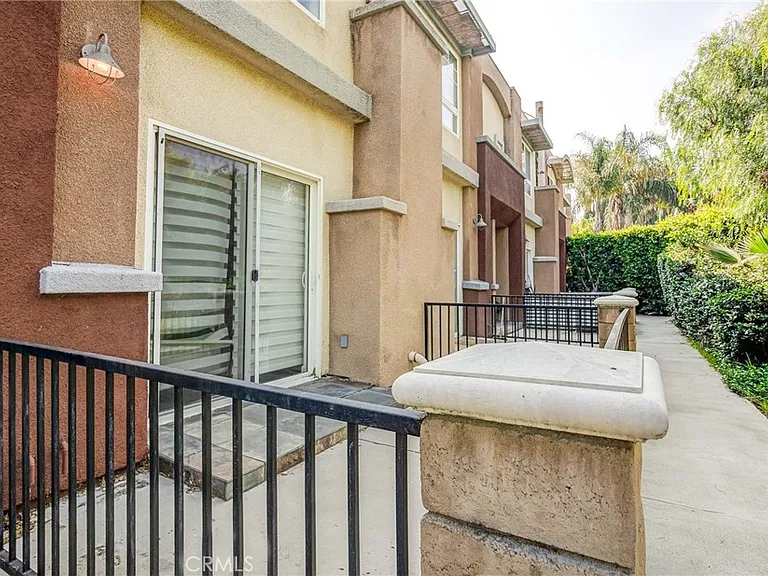 532 N Mariposa Ave #104 — Photo 6