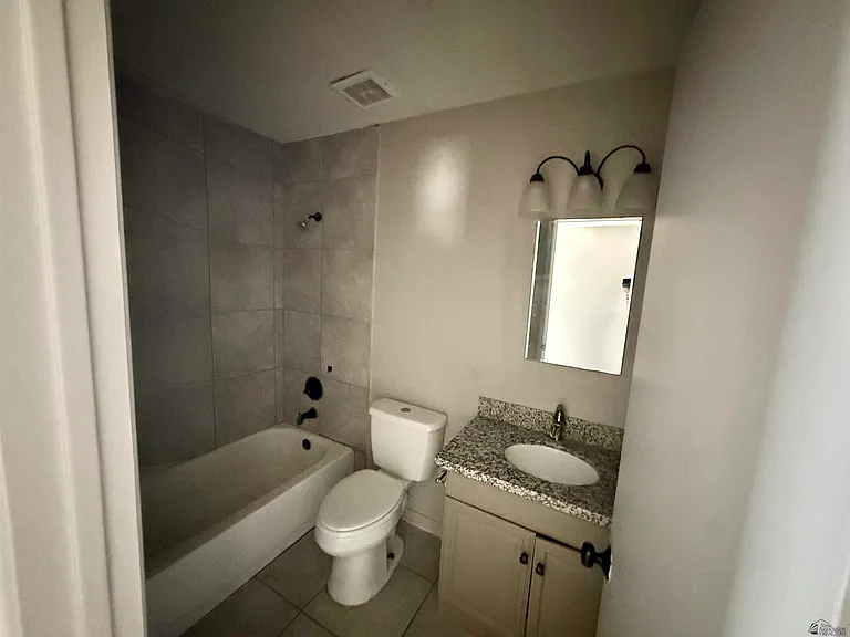 1265 S 13th Ave — Photo 18