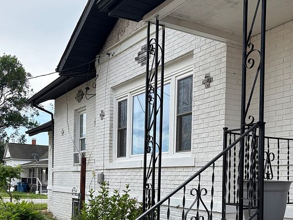 2nd image of 305 W Ray Ave