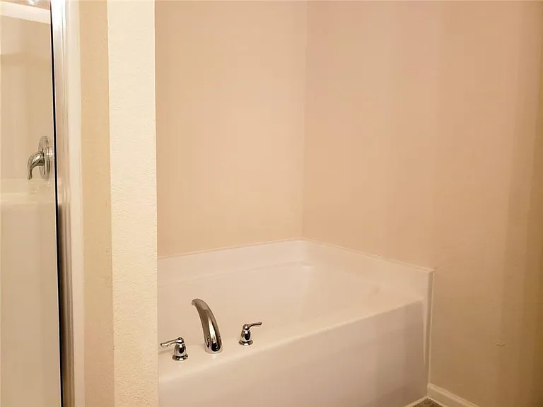 939 Independence Ave — Photo 10