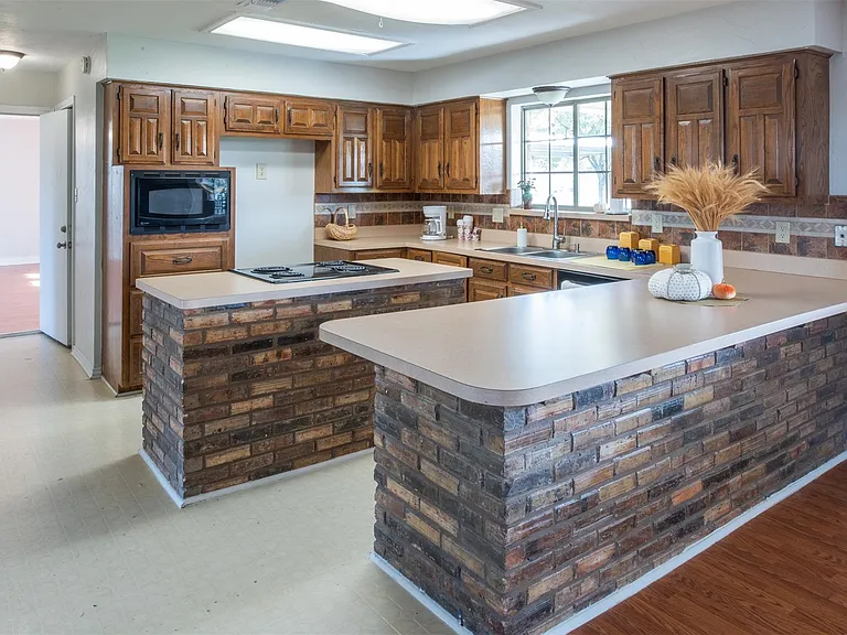 1850 Rock Ridge Rd — Photo 17