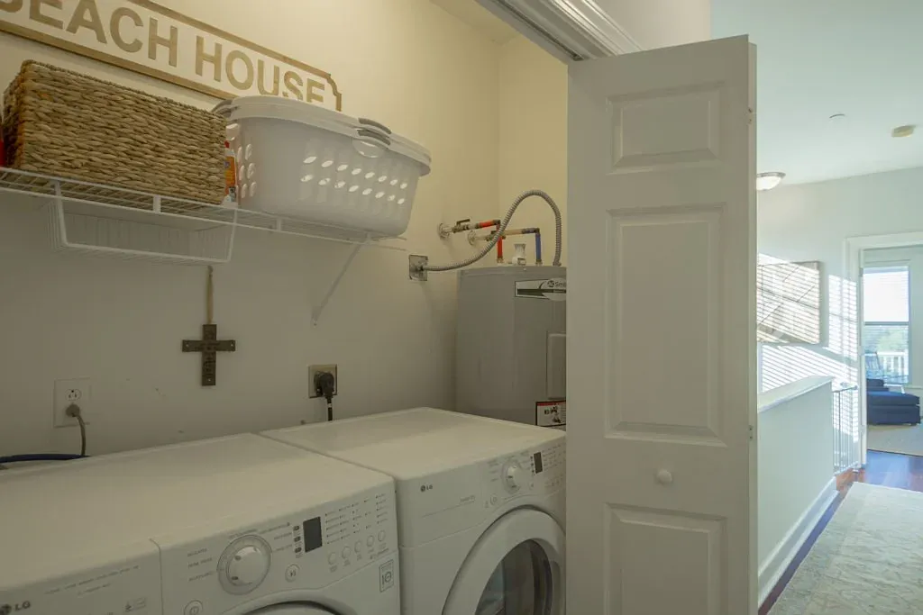 3 bed, 1617 sqft, $7,900 — Photo 4