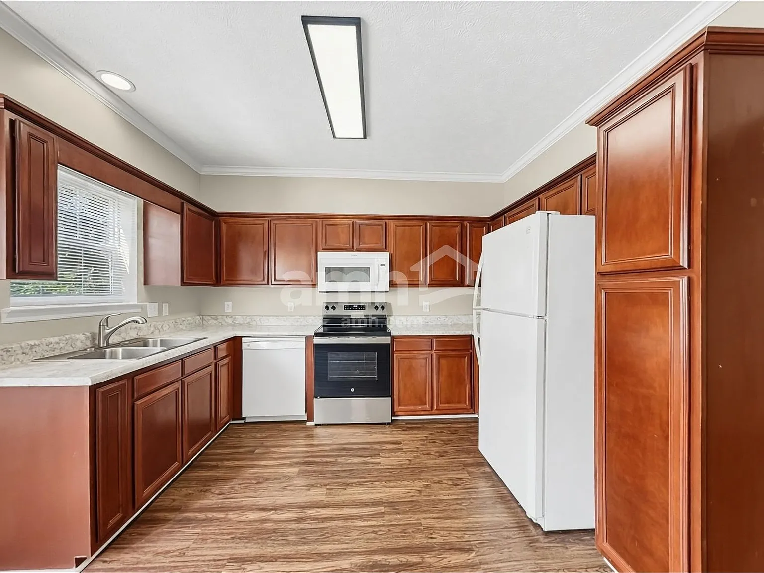 3 bed, 3.5 bath, 2932 sqft, $2,895 — Photo 3