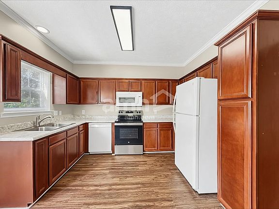 3rd image of 221 Scarlet Ridge Ct