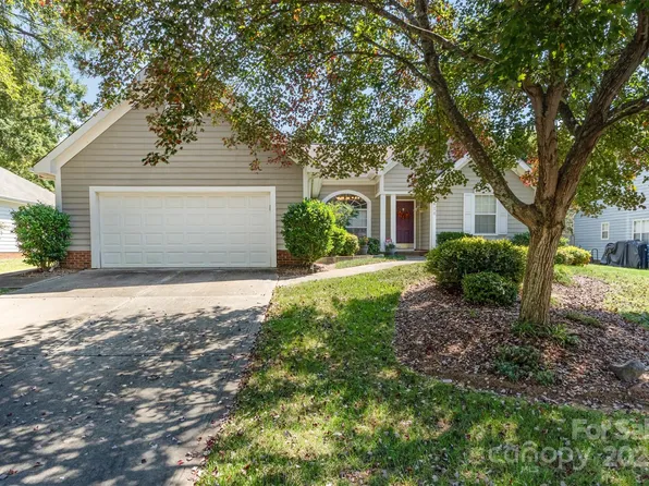 8410 Rhian Brook Ln, Charlotte, NC 28216
