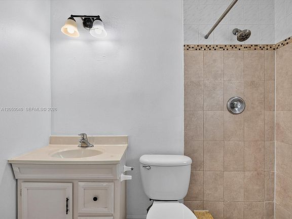 5th image of 2513 NE 33rd Ave #1-2