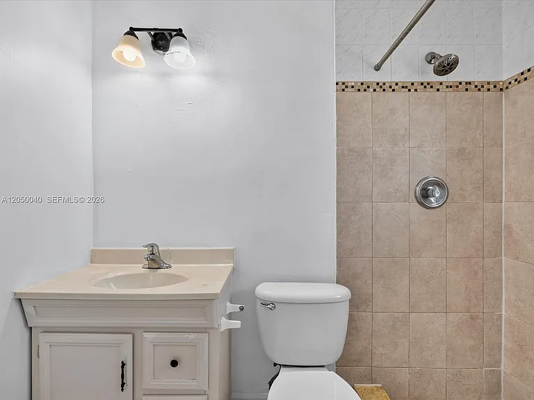 2513 NE 33rd Ave #1-2 — Photo 5