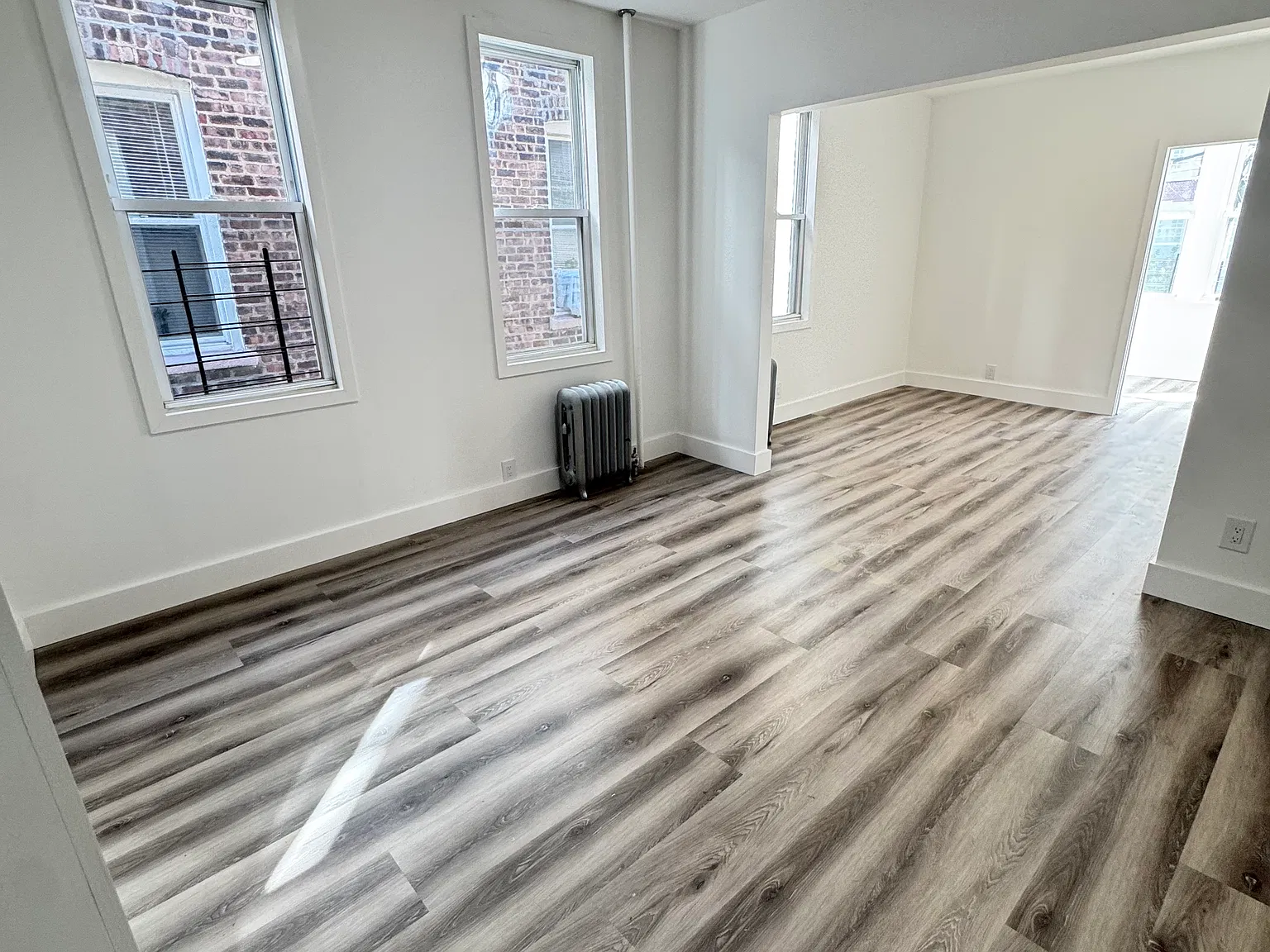 3 bed, 1000 sqft, $2,900 — Photo 2