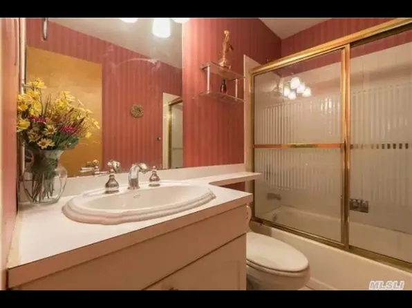 15021 95th St #2, Ozone Park, NY 11417