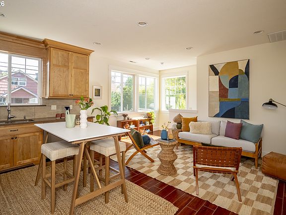 4th image of 3833 SE 33rd Ave