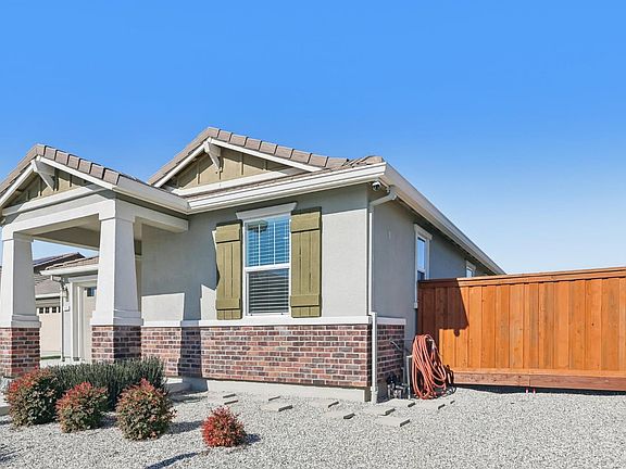 3rd image of 1500 Goldfield Court