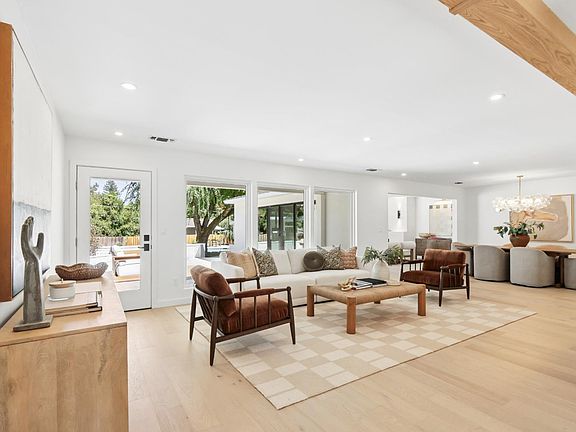 3rd image of 840 Coronado Blvd