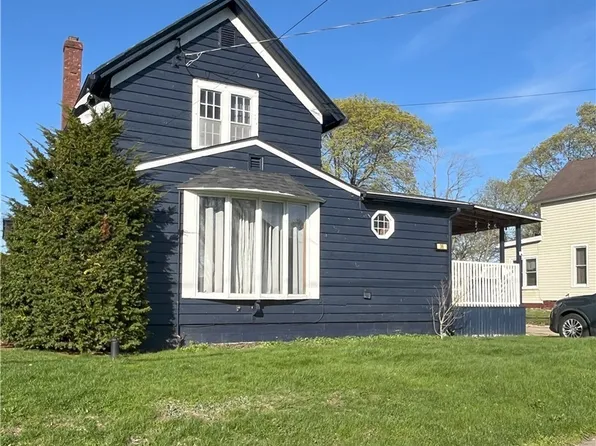 36 Hanover St, Silver Creek, NY 14136