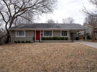 706 E Woodlawn Dr, Fayetteville, AR 72701