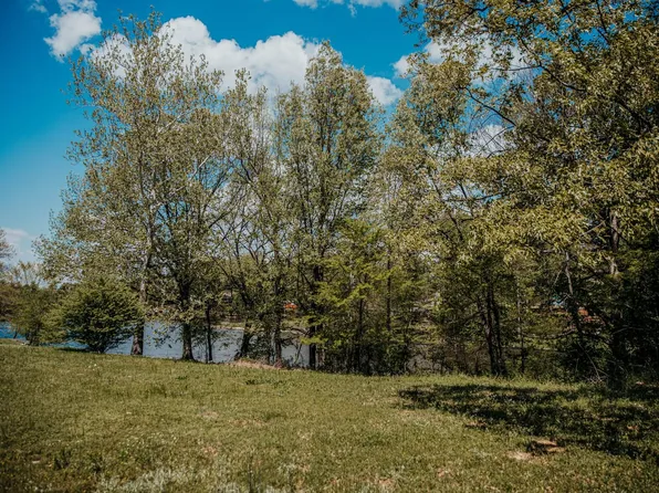 1 Lake Shore Dr N, Southaven, MS 38671