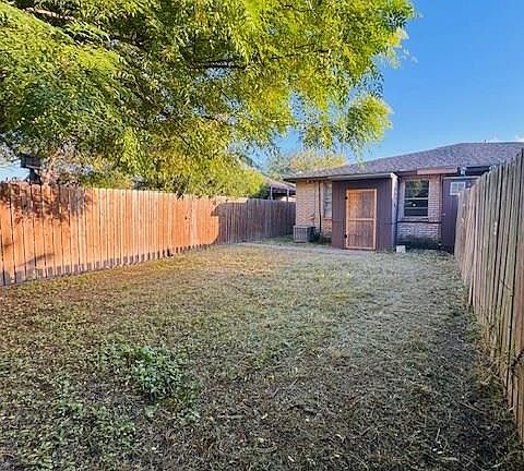 5th image of 6841 Tallowood Cir