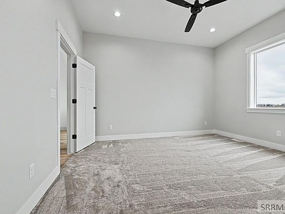 5th image of 456 Spruce Way