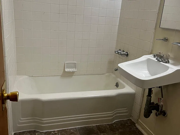 10919 Strathmore Dr #4 — Photo 5