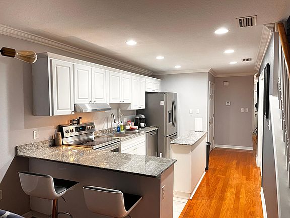 5th image of 4210 W Gray St Unit 5