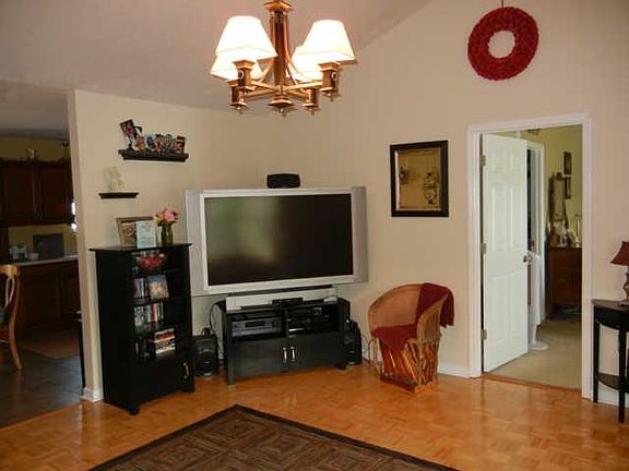 4th image of 1103 Woodsgreen Dr