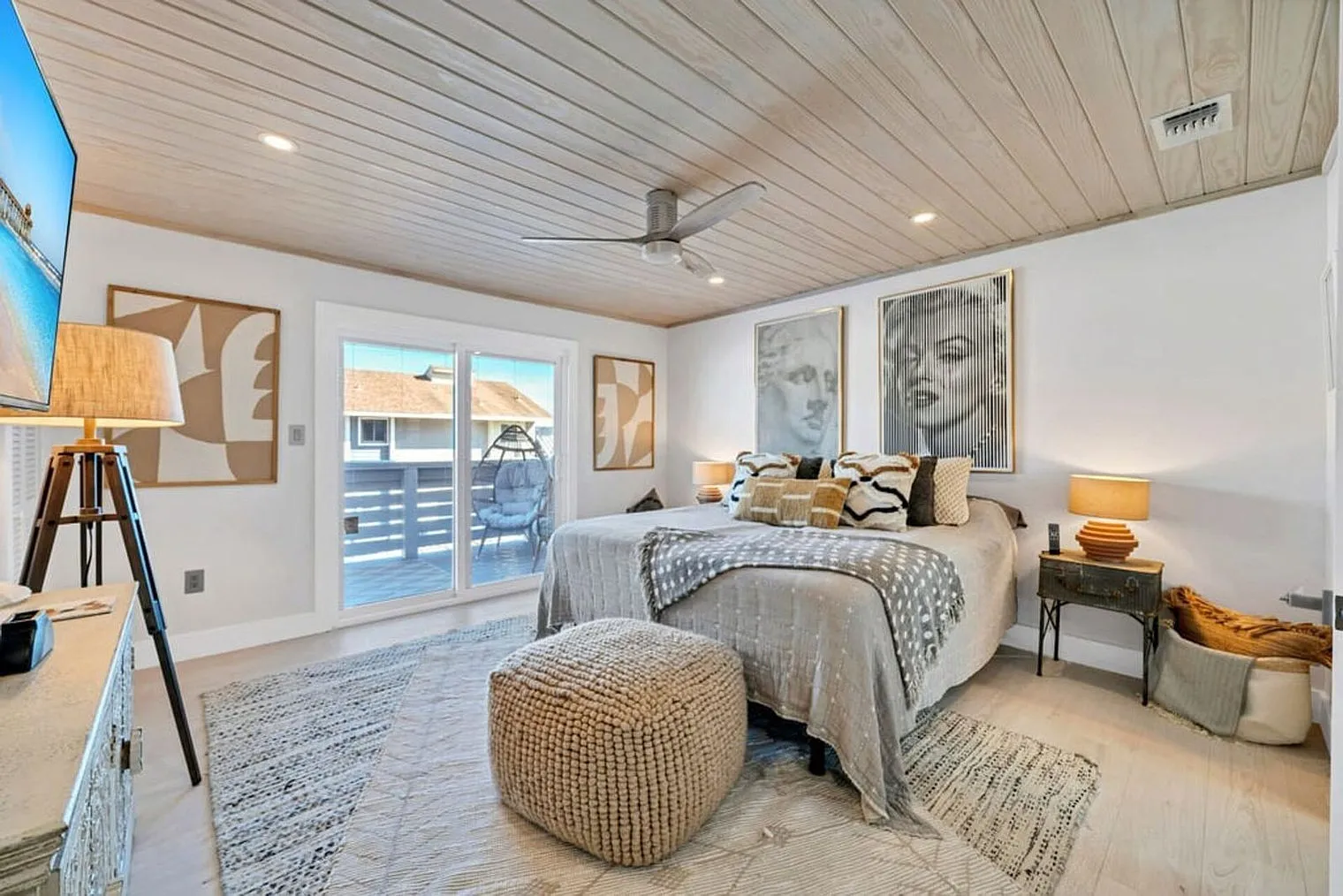 1 bed, 2.0 bath, 8740 sqft, $2,147 — Photo 3