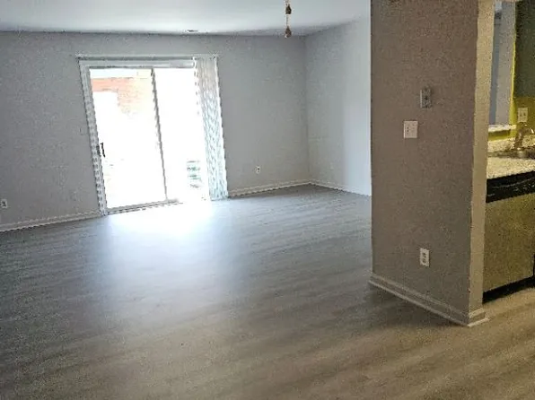 1592 Woodman Dr APT 14, Dayton, OH 45432