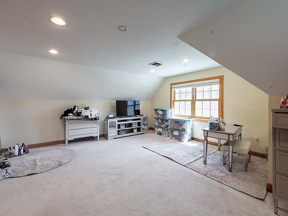 4th image of 335 Bay Berry Dr