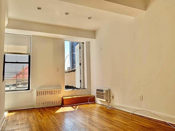 3rd image of 301 E 60th St APT 1A