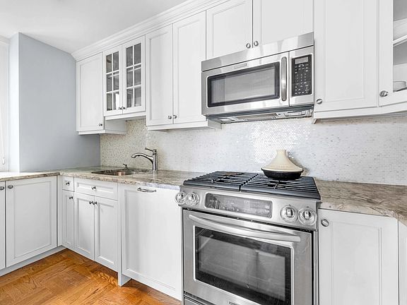 4th image of 225 E 79th St APT 13D