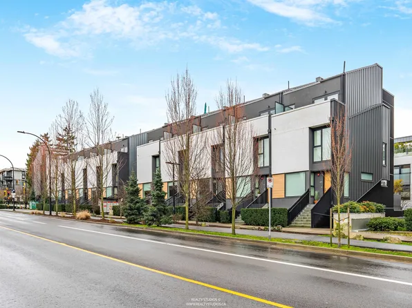 649 E 3rd St #102, North Vancouver, BC V7L 1G6