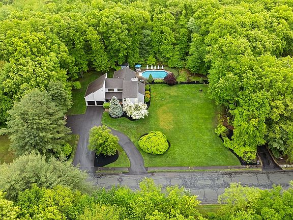 2nd image of 14 Appleblossom Ln