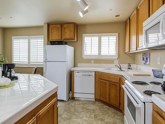 5th image of 2713 Antonio Dr Unit 201