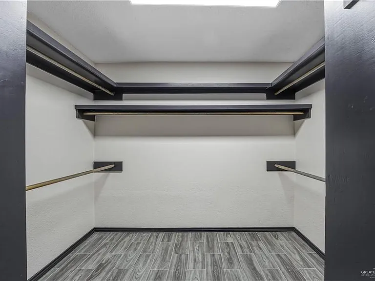 413 Toronto Ave — Photo 17