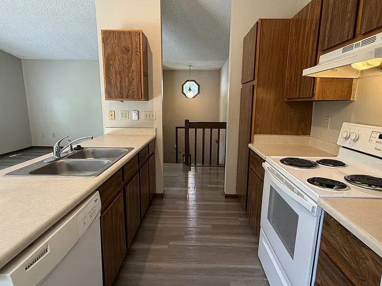 2013 Custer Dr — Photo 7
