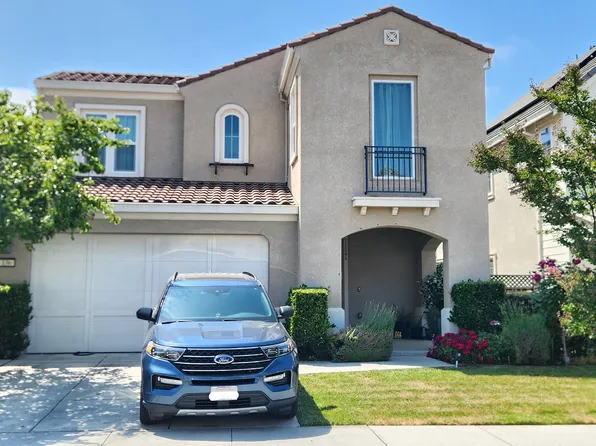 136 Chickadee Ln, Gilroy, CA 95020