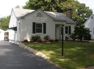 2823 Lawndell Dr, Saint Louis, MO 63144