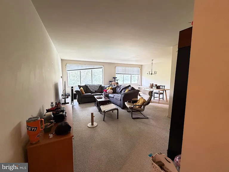 10201 Grosvenor Pl #320 — Photo 9