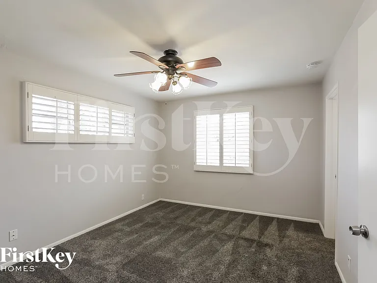 1357 W Sells Dr — Photo 11