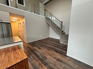 5th image of 291 Nassau St N #2