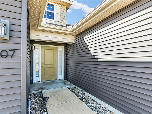 4th image of 407 Bardeen Ln