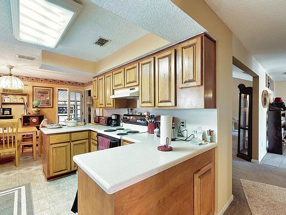 5th image of 2446 Begonia Dr